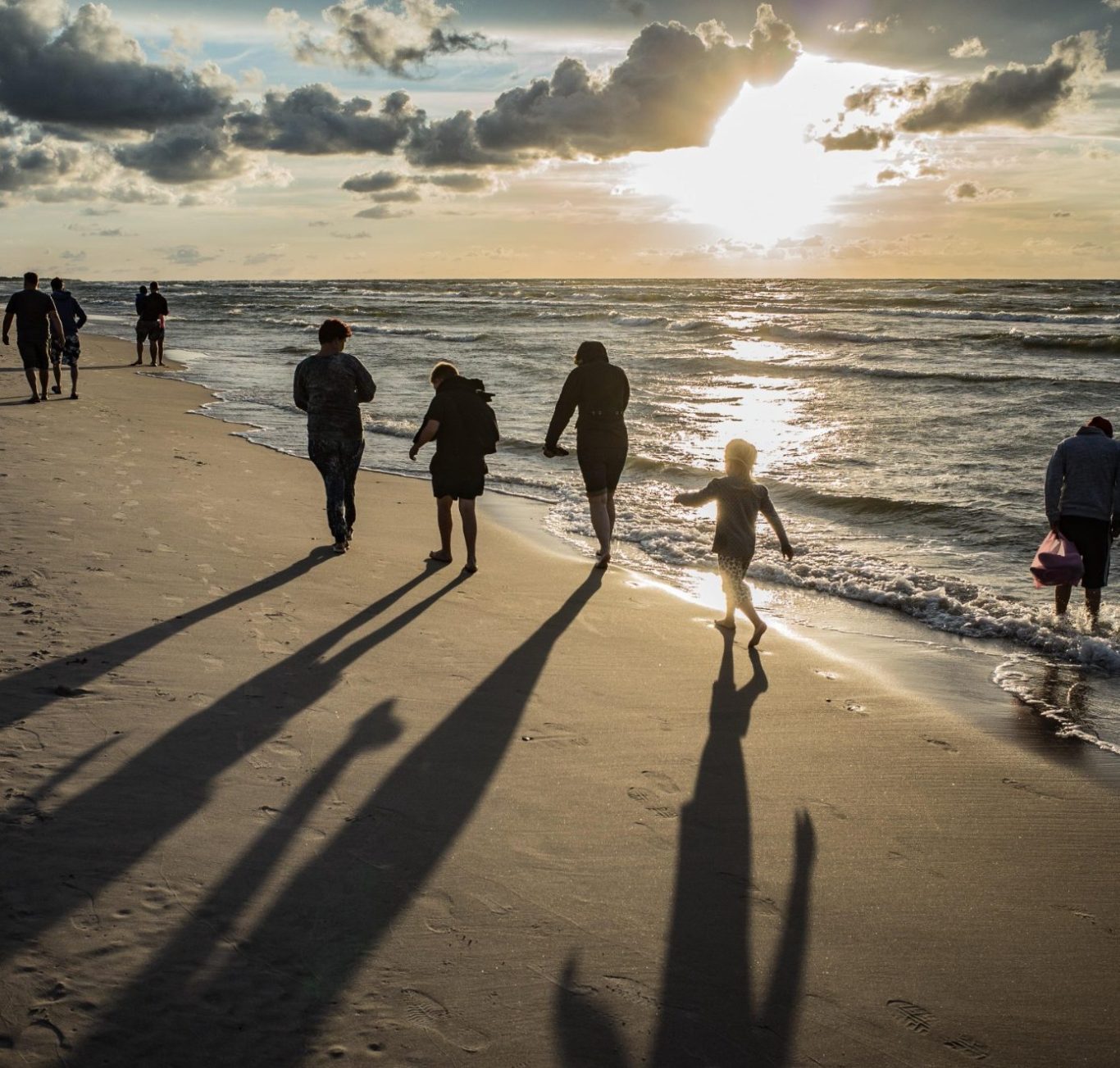 beach-people-sea-sand-footprints